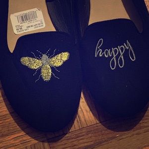 Size 11 🐝 happy shoes!